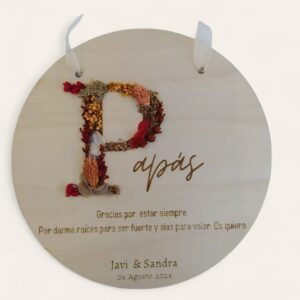 Placa "Papás" con inicial en flores preservadas
